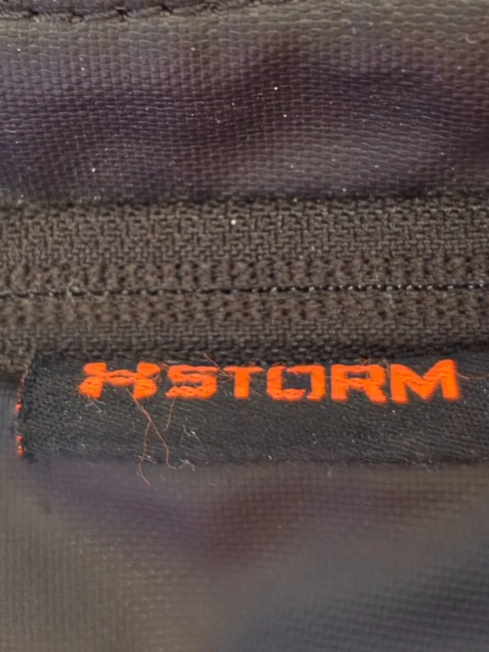UNDER ARMOUR STORM BACKPACK-WATER RESISTANT MATERIAL PADDED STRAPS-UNISEX Laptop